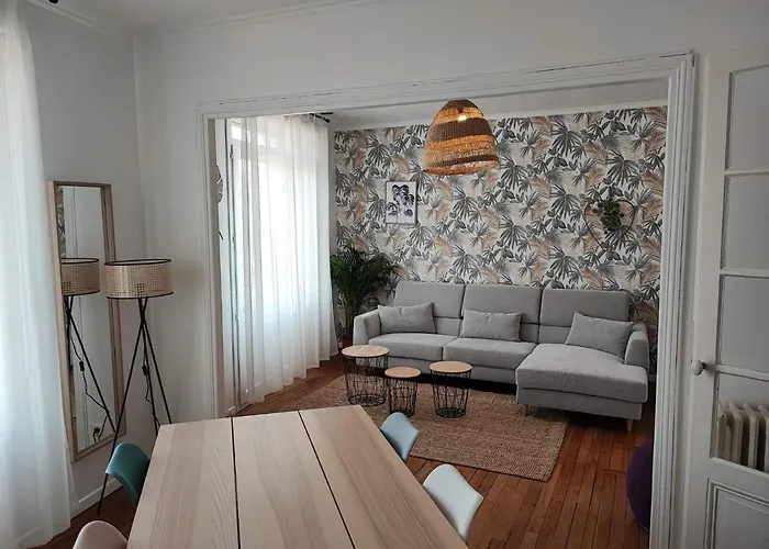 Chez Apolline - Vue Cathedrale - Hyper Centre Апартаменты *